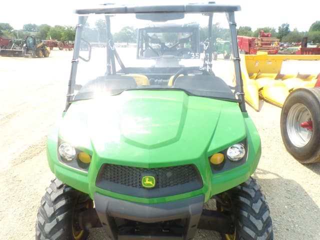 Image of John Deere Gator XUV 550 equipment image 2