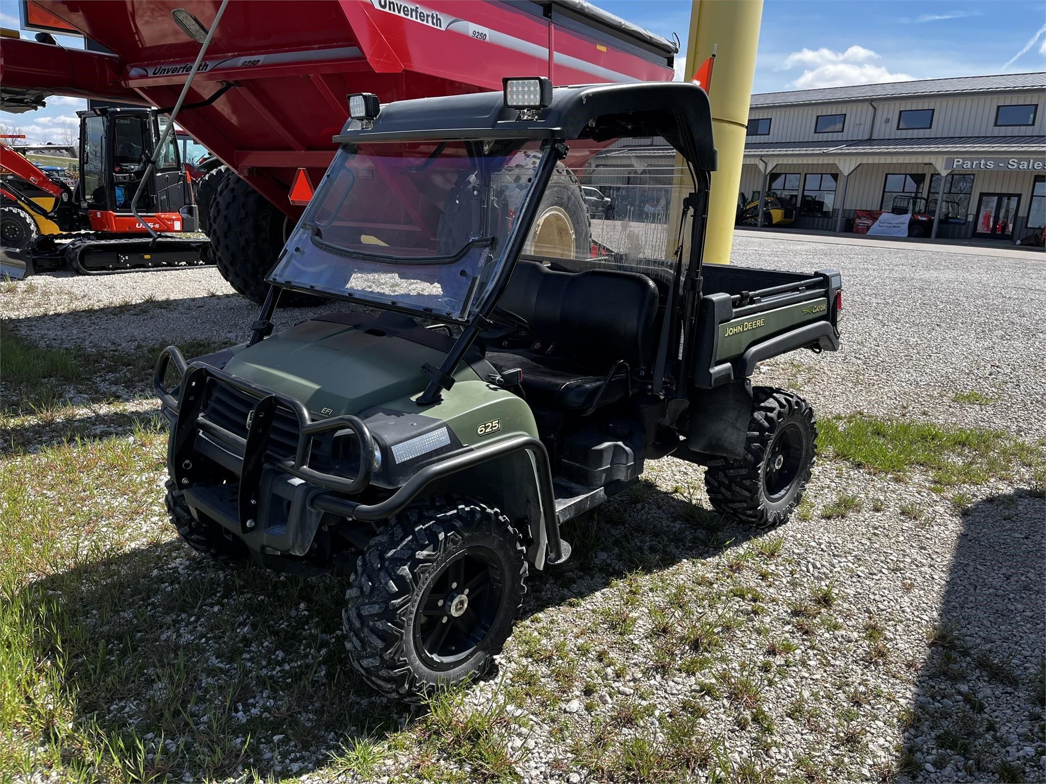 2014 John Deere XUV 625i Equipment Image0