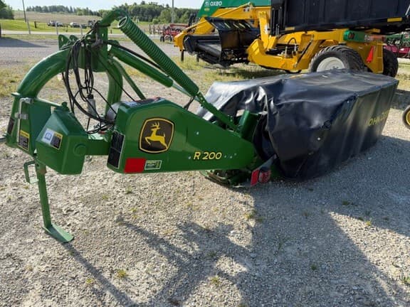 Image of John Deere R200 equipment image 2