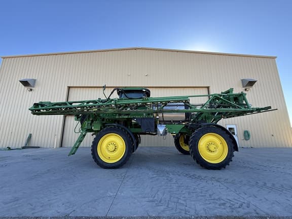Image of John Deere R4030 equipment image 4