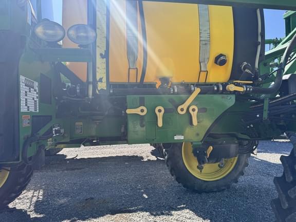 Image of John Deere R4030 equipment image 3
