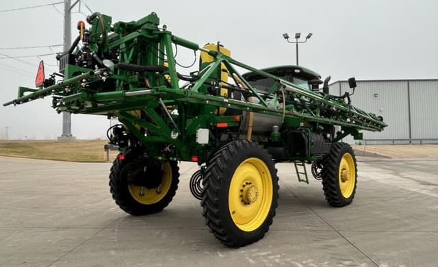 Image of John Deere R4030 equipment image 2