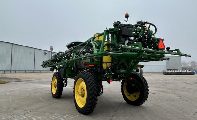 Image of John Deere R4030 equipment image 4