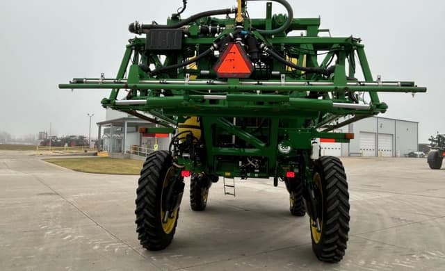 Image of John Deere R4030 equipment image 3