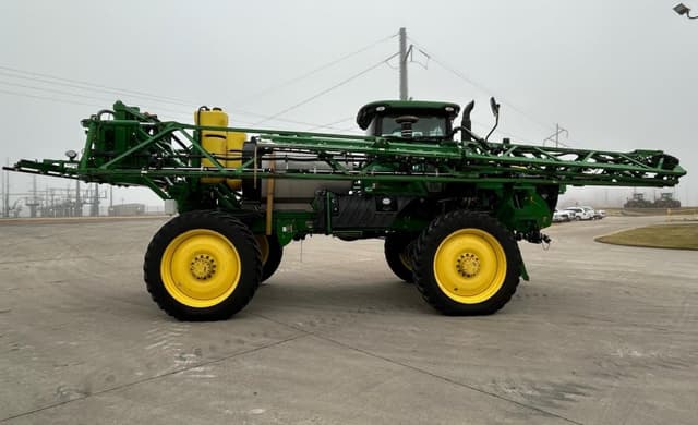 Image of John Deere R4030 equipment image 1