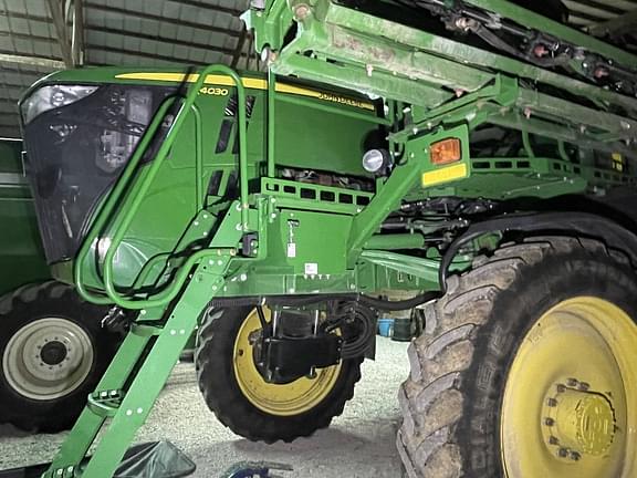 Image of John Deere R4030 equipment image 4