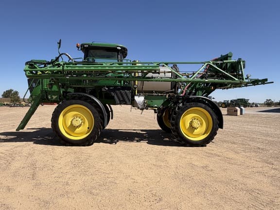 Image of John Deere R4030 equipment image 1