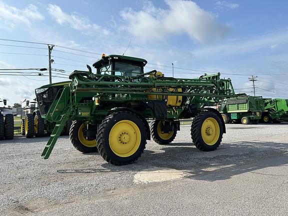 Image of John Deere R4030 equipment image 1