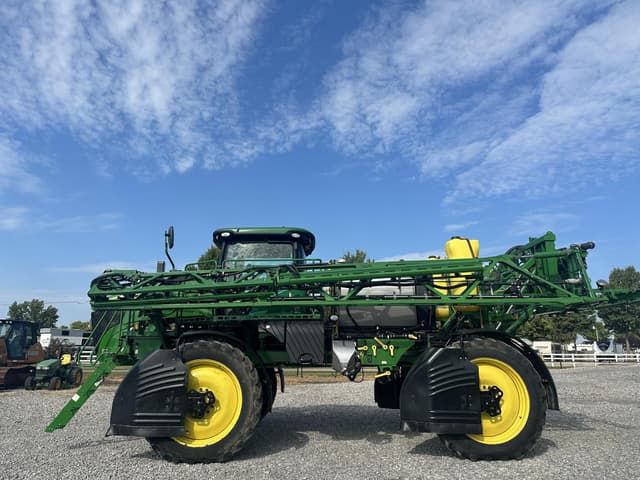 Image of John Deere R4030 equipment image 2