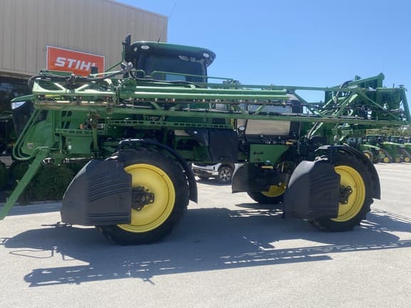 Image of John Deere R4030 equipment image 4