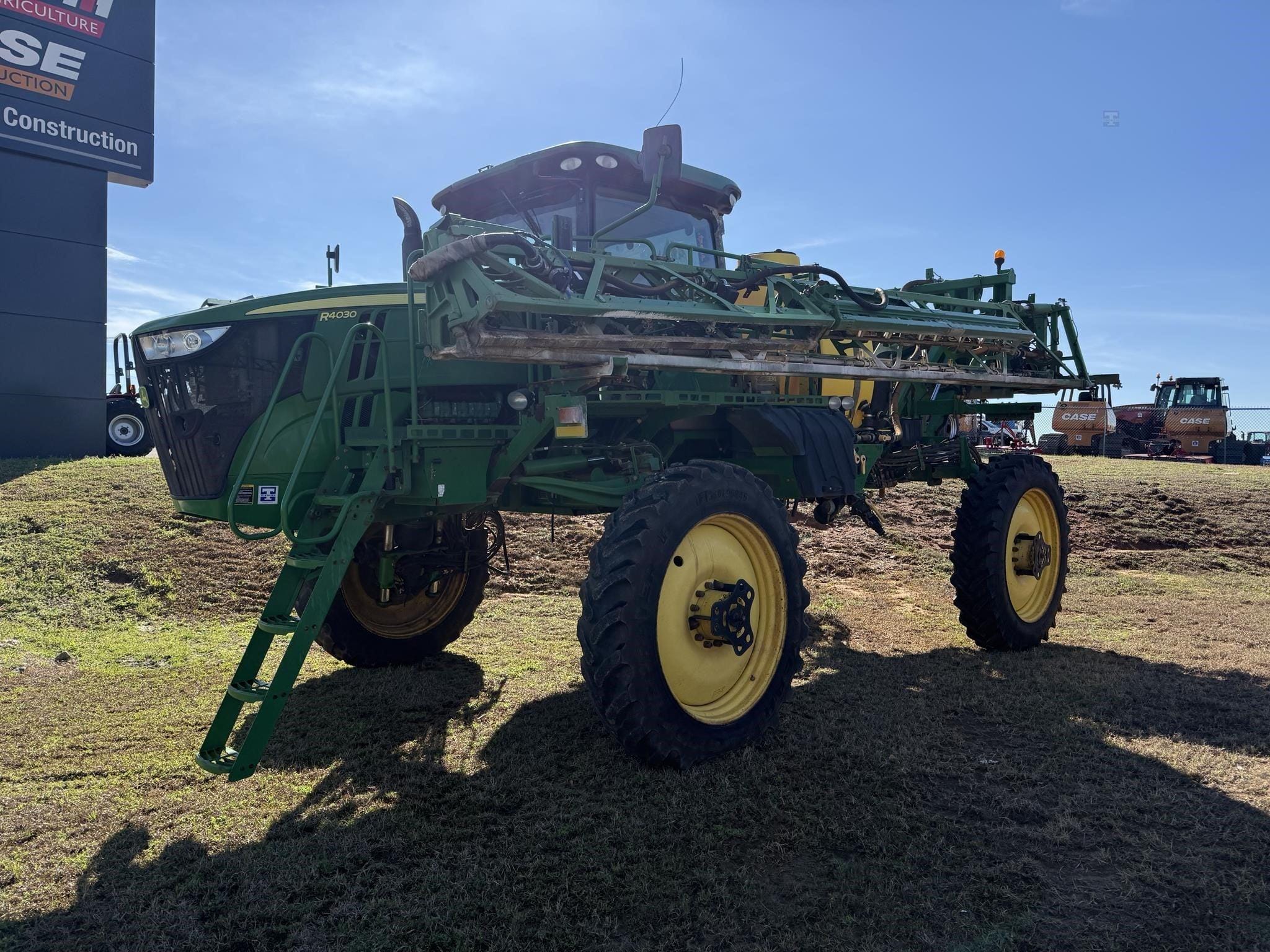 2014 John Deere R4030 Equipment Image0