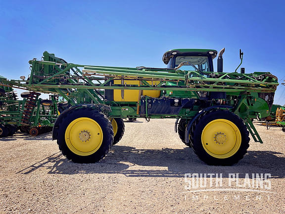 Image of John Deere R4030 equipment image 1