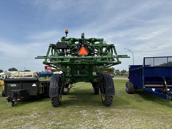 Image of John Deere R4030 equipment image 4