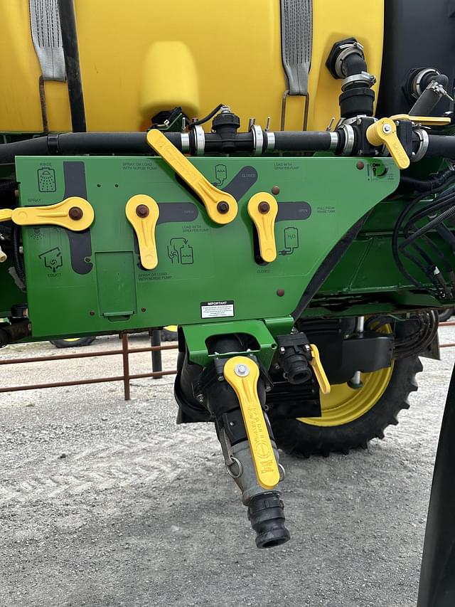 Image of John Deere R4030 equipment image 4