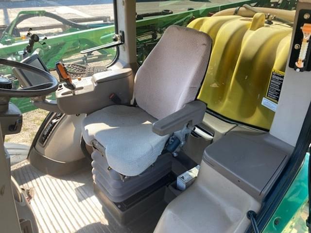 Image of John Deere R4030 equipment image 4