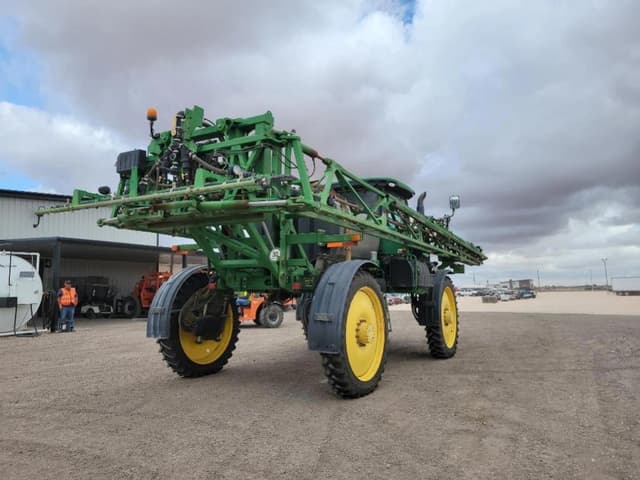 Image of John Deere R4030 equipment image 4