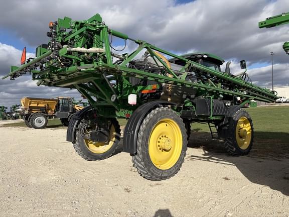 Image of John Deere R4038 equipment image 3