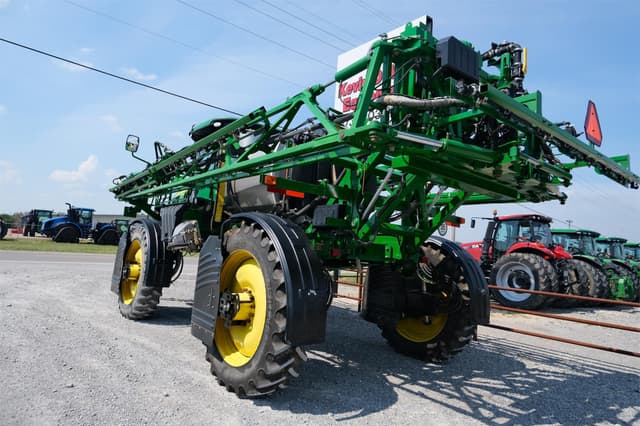 Image of John Deere R4038 equipment image 4