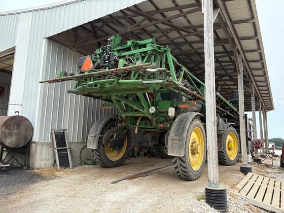 Image of John Deere R4038 equipment image 3