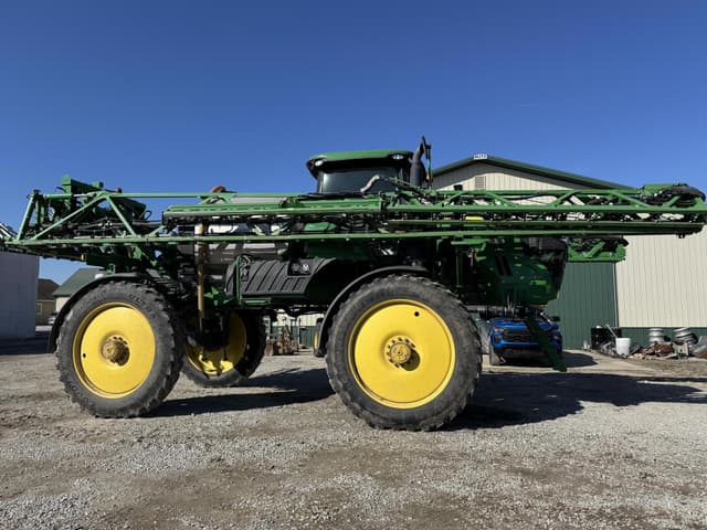 Image of John Deere R4038 equipment image 1