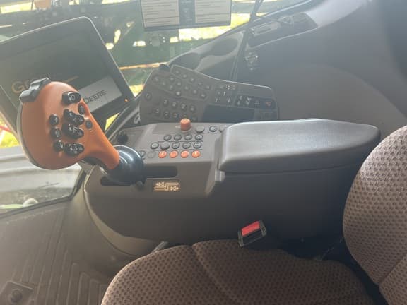 Image of John Deere R4038 equipment image 1