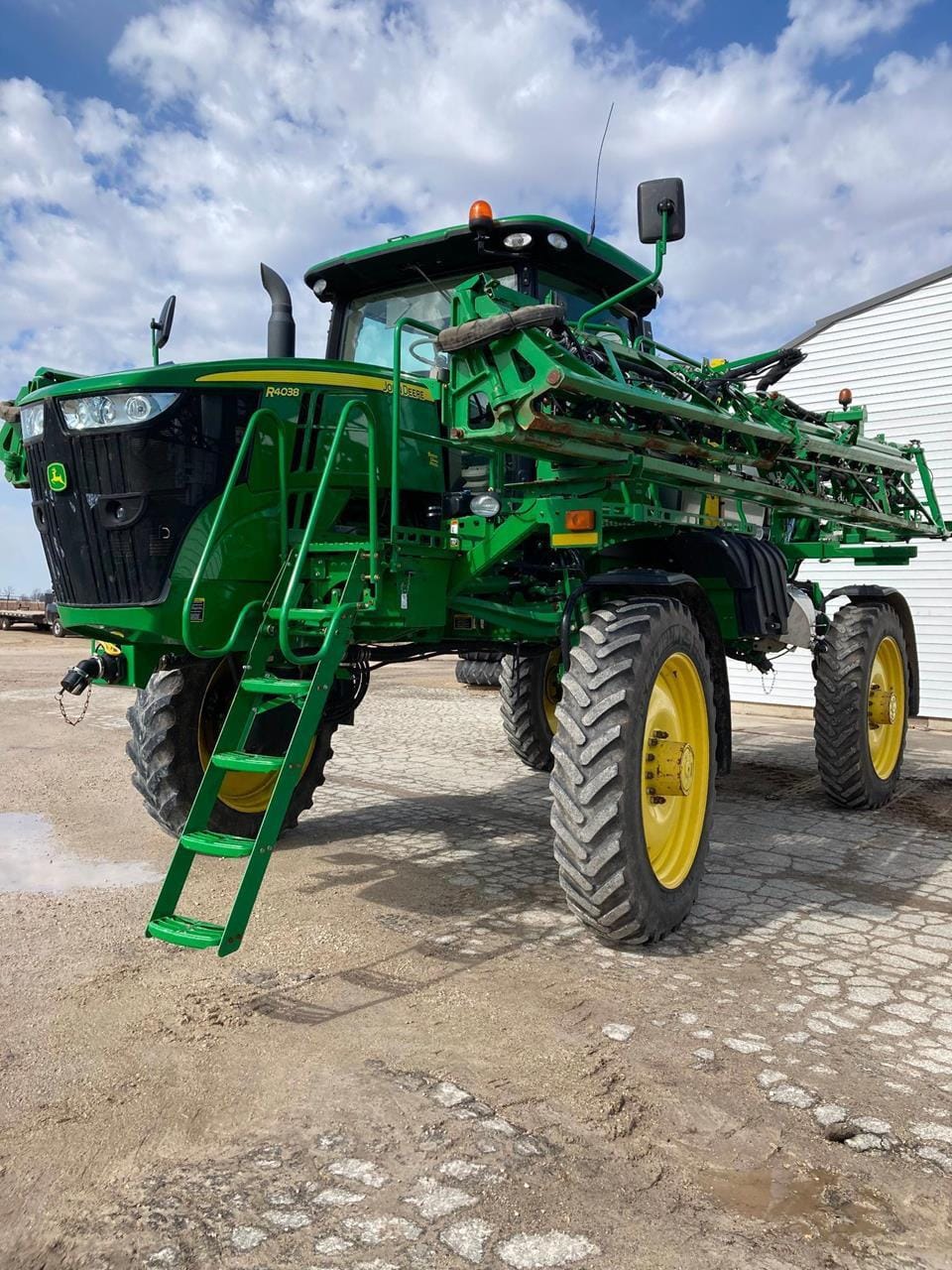 2014 John Deere R4038 Equipment Image0