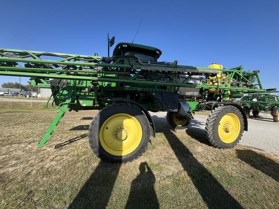 Image of John Deere R4038 equipment image 1