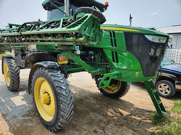 Image of John Deere R4038 equipment image 1