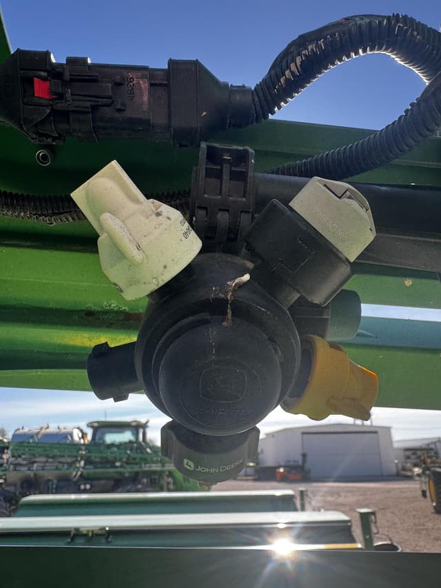 Image of John Deere R4038 equipment image 2