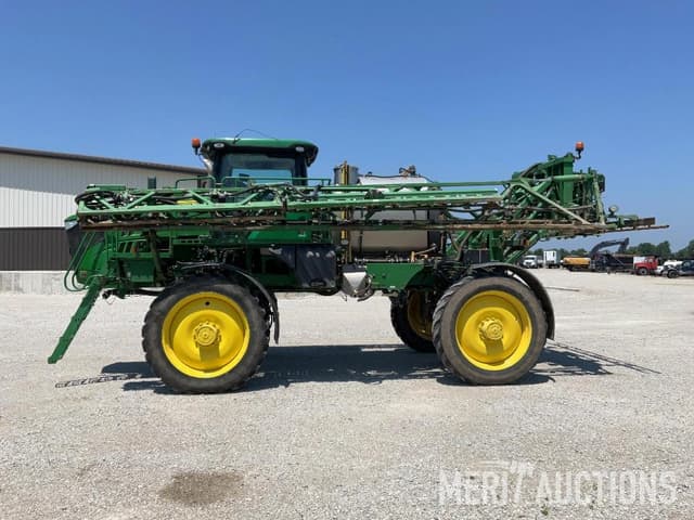 Image of John Deere R4038 equipment image 1