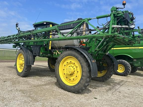 Image of John Deere R4045 equipment image 4