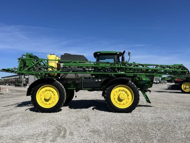 Image of John Deere R4045 equipment image 3