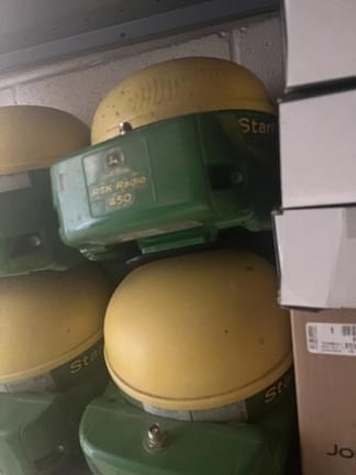 Image of John Deere StarFire 3000 equipment image 1