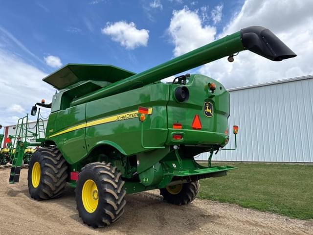 Image of John Deere S650 equipment image 2