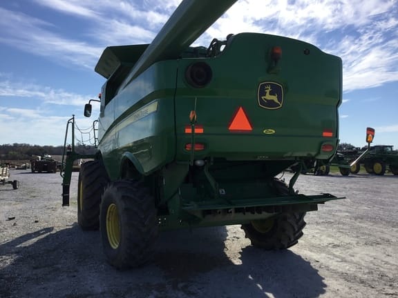 Main image John Deere S660