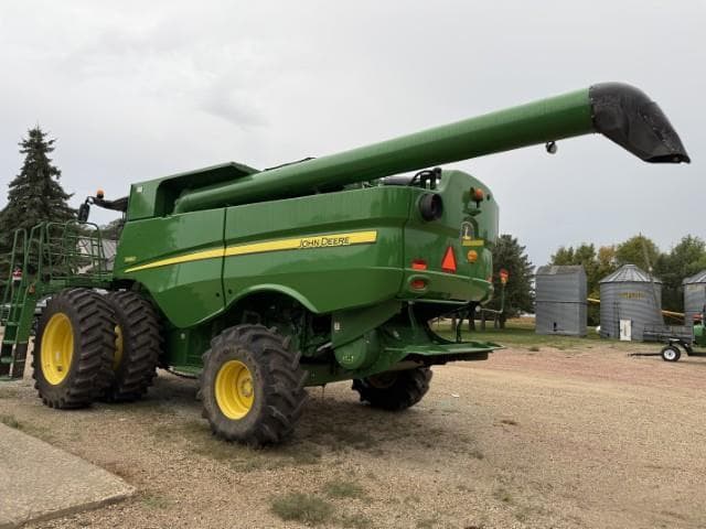 Image of John Deere S660 equipment image 3