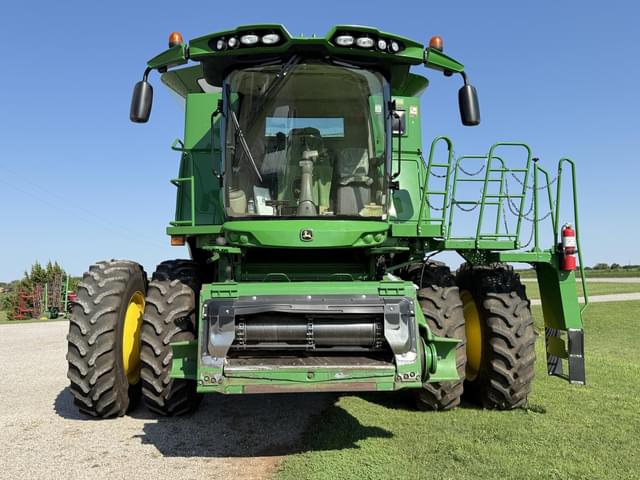 Image of John Deere S660 equipment image 2