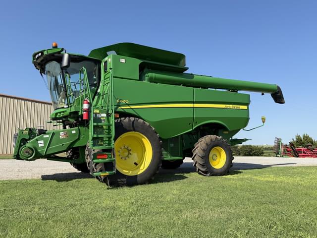 Image of John Deere S660 equipment image 1