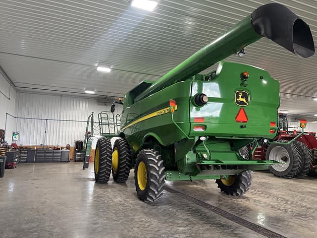 Image of John Deere S660 equipment image 3