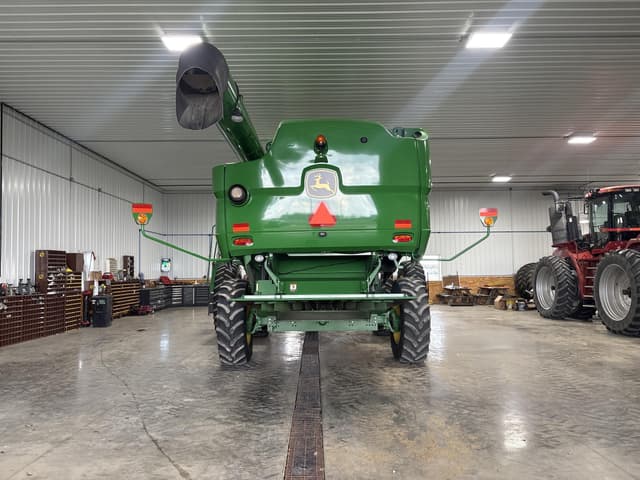 Image of John Deere S660 equipment image 1