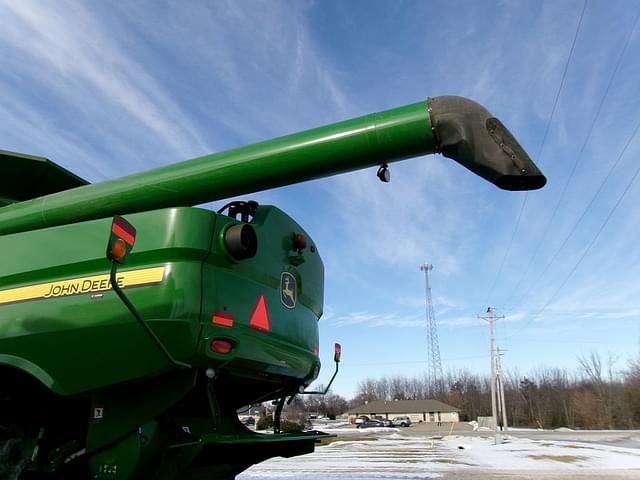 Image of John Deere S660 equipment image 3