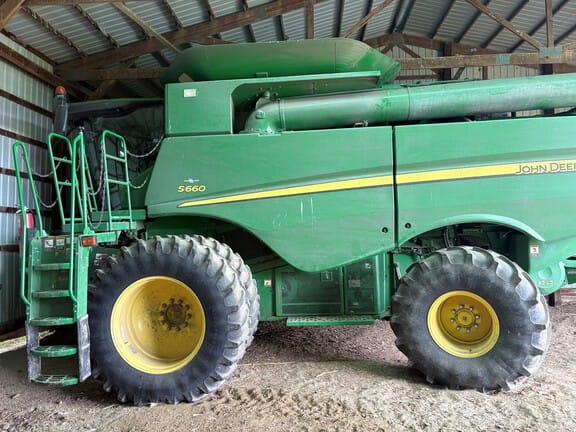 2014 John Deere S660 Equipment Image0