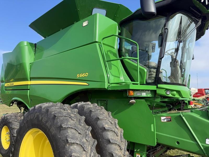2014 John Deere S660 Equipment Image0