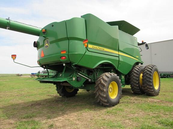 Image of John Deere S660 equipment image 4