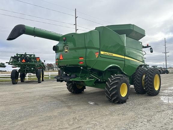 Image of John Deere S660 equipment image 4