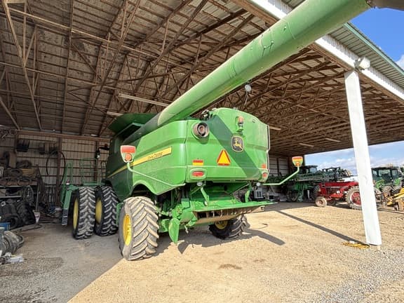 Image of John Deere S660 equipment image 4