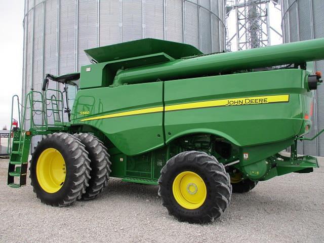 Image of John Deere S660 equipment image 4