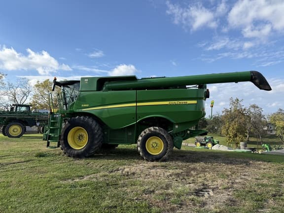 Image of John Deere S660 equipment image 4