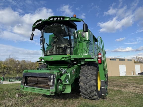 Image of John Deere S660 equipment image 2