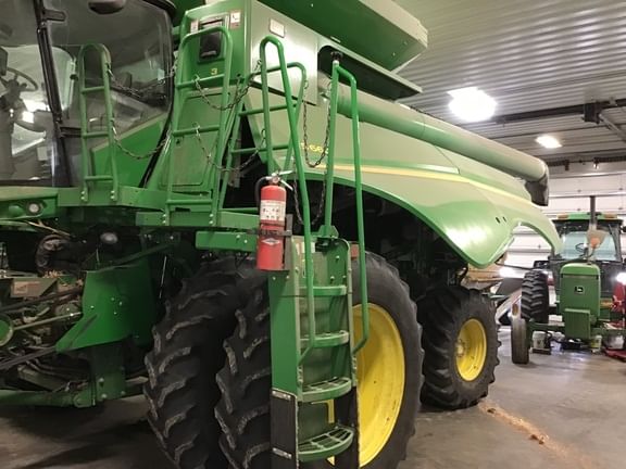Main image John Deere S660